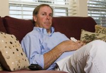 Facebook-less Dad Who Received No Gift, Ecstatic About Son’s Father’s Day Status Facebook-less Dad Who Received No Gift, Ecstatic About Son’s Father’s Day Status