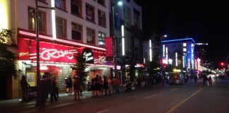 Panic At Vancouver Nightclub As Wild Cougar Wanders In Forcing Evacuation "It was so scary and the last thing you'd expect to see in this club." - Vancouver cougar spotted in nightclub.