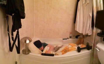 Lucky Renter Finds Bargain Downtown Vancouver Bathtub For Only $600 Monthly Bargain Downtown Vancouver bathtub rented
