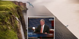 Climate Change Denying Senator Attacks Flat Earthers Over Faulty Science Climate Change Denying Senator Attacks Flat Earthers Over Faulty Science